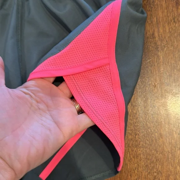 Under Armour Women’s Running/Workout Shorts NWT - Picture 3 of 10